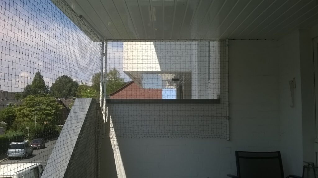 geschlossenes_schiebbares_Katzennetz