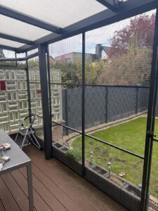 Katzengehege Elemente überdachte Terrasse,
