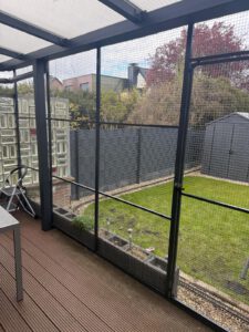 Katzenvoliere überdachte Terrasse, Katzennetz Experte